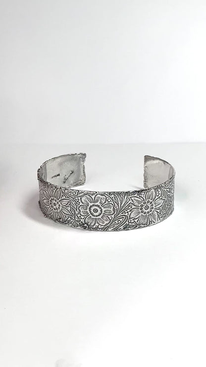 Vintage Flower Pattern Silver Cuff Bracelet 3/4 inch